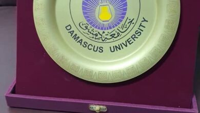 صورة درع جامعة دمشق يناله الدكتور طالب الموسوي اليوم .