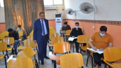 صورة رئيس جامعة القادسية يتفقد اداء امتحانات الدور الثاني النهائية الحضورية للدراسات العليا والاولية