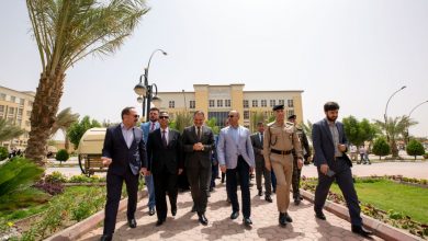 صورة زيارة شخصيات من الحكومة المحلية والقادة الأمنيين إلى جامعة الكفيل