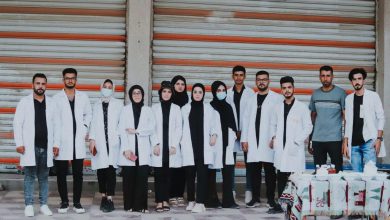 صورة طلبة كلية الحلة الجامعة يشاركون في تقديم الخدمات الطبية والعلاجية للمواكب الحسينية من خلال مفرزة منصة شموع طبيه
