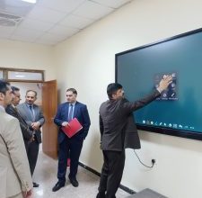 صورة مشاركة تدريسيين من علوم الحاسوب وتكنولوجيا المعلومات بجامعة القادسية في لجنة وزارية.
