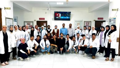 صورة الجمعية العراقية لطلبة الطب بالتعاون مع طلبة قسم طب الأسنان في الكوت الجامعة يقيمان ورشة في خياطة الجروح .