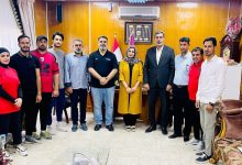 صورة عميد كلية التربية البدنية وعلوم الرياضة بجامعة القادسية يستقبل فريق مسابقة التحدي الكبير .