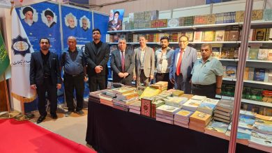 صورة الكوت الجامعة تشارك في معرض بغداد الدولي وهي تحمل شعار (الكوت الجامعة تؤلف’ و تطبع’ وتقرأ’ وتوزع مجانا).