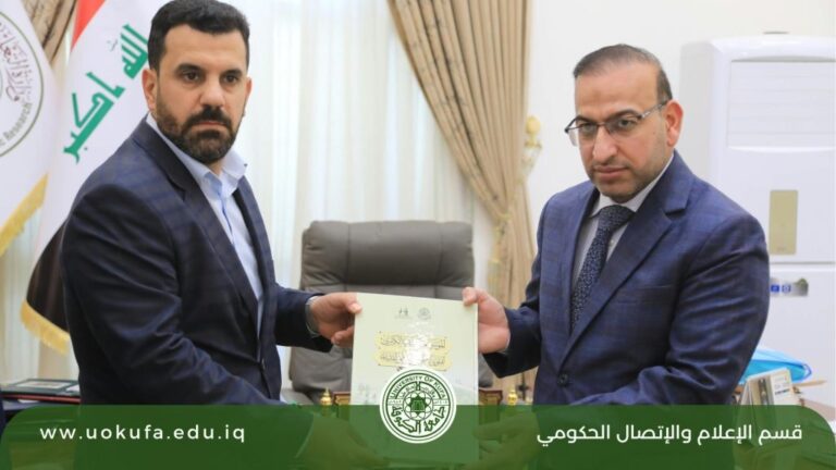 جامعة الكوفة تتسلم موسوعة توثيقية من سبعين مجلدًا لوثائق داعش